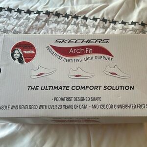 Skechers Air cooled arch fit slip on sneakers. Never worn
